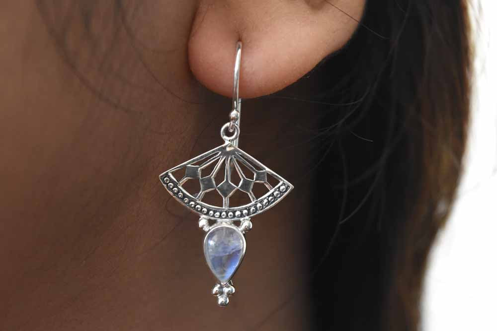 R.Moonstone Earring .925 Sterling Silver